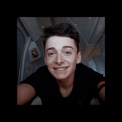 ⠀⠀⠀⠀   • 𝐌odel & 𝐀ctor 🏳️‍🌈 | @florencebymi

⠀⠀⠀