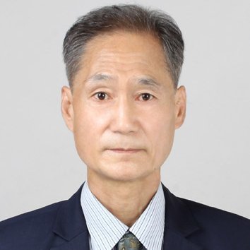 잡다한 세상살이에 관심이 많은 사람입니다. 그래서인지 컴퓨터에도 일찍부터 관심이 많았지요. 혼자 주절주절하면서 사용해온것 외에는 별로 할 줄 아는것도 없지만서두 말입니다. 살면서 많은 글과 말을 보고 듣고 저도 한두마디쯤 하면서 살고 싶네요.