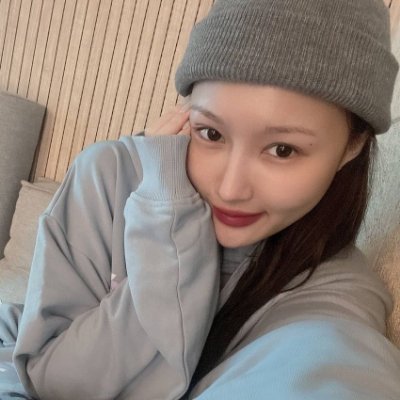 siyeonthnkr's profile picture. head full of siyeon