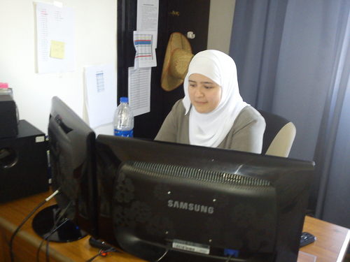 Farah_bazadough's profile picture. live ur life with a smile ..