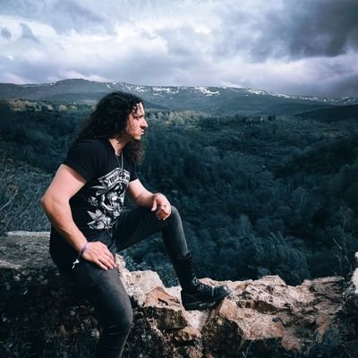 Graduado en Derecho aka Jurista y opositor - Enemigo de la idiotez - Soy Heavy bendisiones🤘🙏🤘- Natural powerbuilder - Hago como que canto en @strayrenegades.