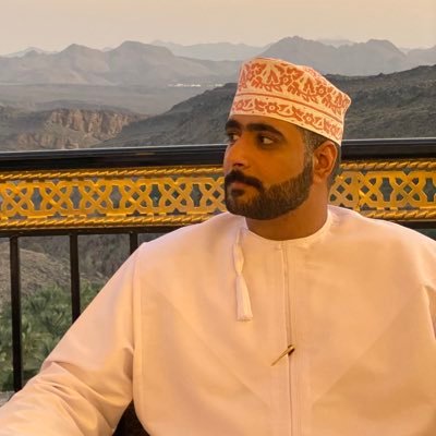 أعذروني لو قلّيت أدبي ، حيث أن قلة الأدب نوع من البلاغة في وصف سفالة الحياة snapchat : lm23ll / مُحب لإلقاء الشعر