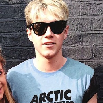 ★ . . . glasses niall https://t.co/jCgIRun6Ax
 🥤He-Him