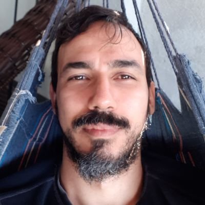 Neurocientista. data sci. behavior sci. comunista. bisexual. NM. aprendiz na agroecologia e na capoeira.