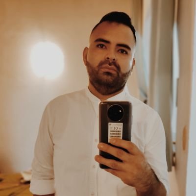 Ingeniero en sistema y emprendedor, dueño de Caprichos y Karamanchel y siempre pensando en un nuevo emprendimiento.