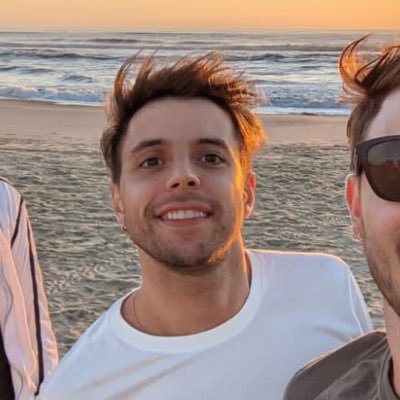 ViniciusPsql's profile picture. Eu apago tweets.