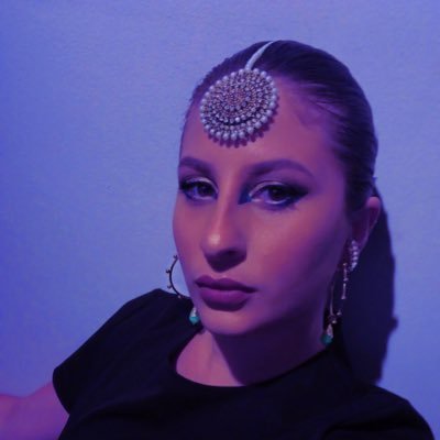 fashion consultant + creative director + stylist // digital fashion enthusiast // brand director @wearewyldflwr