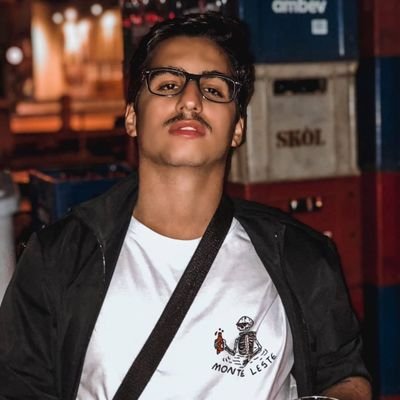 Apaixonado por
🎮Games
💢Vasco
🤘Rock
😜Viver  
Vamos viver tudo que há pra viver, vamos nos permitir!!!! ✌️😜