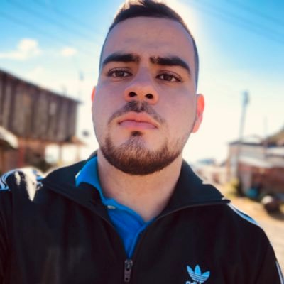 JersonSerranoo's profile picture. Cuando camines, camina junto a los soñadores,a los que tienen coraje,a los que actúan,a aquellos  que tienen la cabeza en las nubes pero los pies en la tierra.