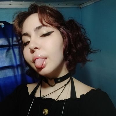 Cornicornia's profile picture. streamer iniciante, da uma força lá 😔✊