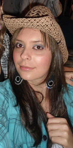 - Sou  uma  pessoa  que  age  de  acordo  com oq vc merece ..  :P