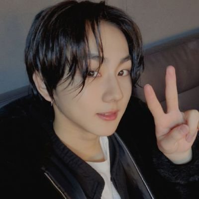 dovlezy's profile picture. she/her ♡ multi