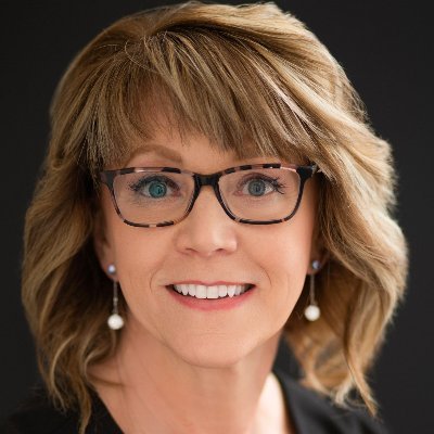 shari_thom's profile picture. Career Development Director | USask College of Law @UsaskLaw| storm watcher ⛈ | she/her 🌸 | *Share-ee*