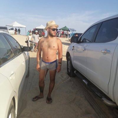 No doy tantas explicaciones ya que mis amigos no las necesitan, mis enemigos no las creen y los estupidos no las entienden. セックスたくさんの