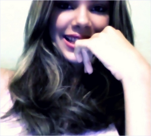 Que eu não perca a capacidade de amar, de ver, de sentir . [..] E que a minha loucura seja perdoada.Porque metade de mim é amor e a outra... Também .! ;