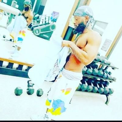 2 solid 2 fold!! 2 player 4 hoes.. Mass weapon of destruction between my legs lol.. New to the scene. Love thick fine women. (Women Only) DMS open hmu