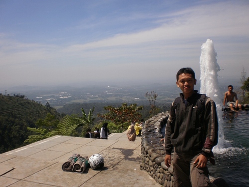 Birth @Semarang, College @Solo work @Bandung Van Java, tambah kenalan tambah keberkahan, insyaAllah
