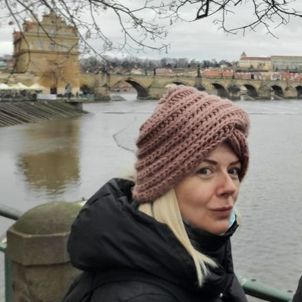 R33Helena's profile picture. 