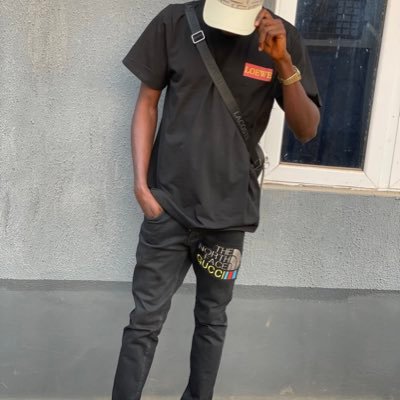 famousazeez's profile picture. bachelor in degree