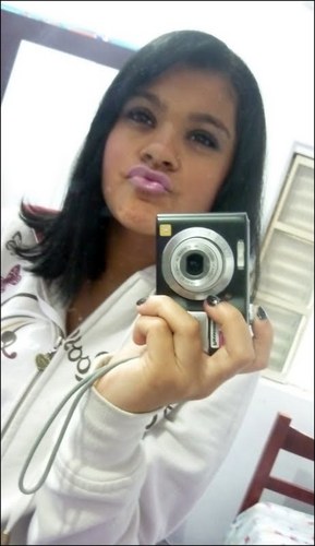 Livrai-me de tudo que trava o riso. .  (yy'