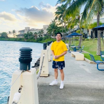 FangDwight's profile picture. I wonder how many miles I’ve scrolled with my thumb...