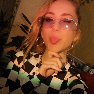 lil_pickle_x's profile picture. .♋.🦀.🦋.🐇. 
Crunchy, sour, salty or sweet – pickles all start the same way, as cucumbers.