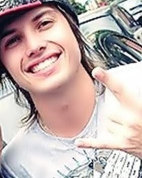 Esse é um fc dedicado ao @pelanzarestart o vocalista da @rockrestart, since :07/07/2011, Dona:@Maahs13