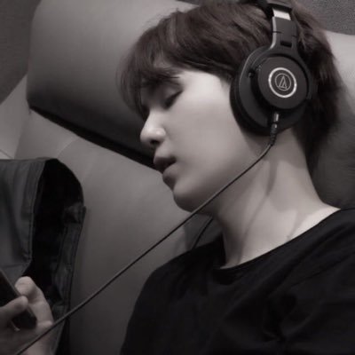 _minshoega's profile picture. she/her