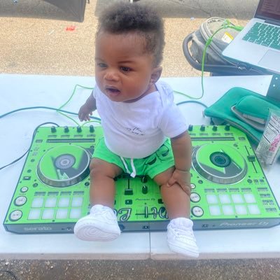 👨👦#HBKtheBABY 🍼 Kendric Jr. 👶🏽 🔊#YkDJs 🎙#TeamBTW DJ 💚🖤 📮Bookings: 504-623-5752 x Kendric.james@gmail.com