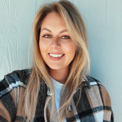 highly caffeinated, somewhat functioning introvert. depressed jags fan. dtwd. she/her.