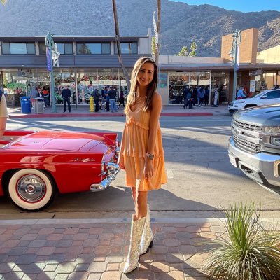 Persian_babee's profile picture. Persian version 🇮🇷💋 •vcu alum•