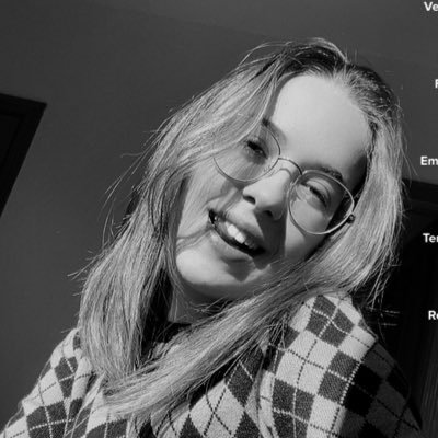 laramaartin's profile picture. 💛✨