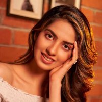Tarra (@tarrasuniverse) 's Twitter Profile