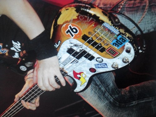 FACTIONMUSIC's profile picture. 地元、大田区で楽器店をやってます。よろしくね(^o^)