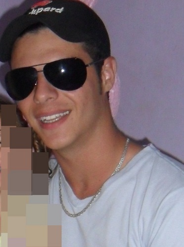 eu sou um cara serio , um pouco brincalhão , gente boa , gosto de curtir a vida , e adoro fazer novas amizadess !!!