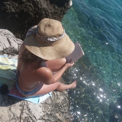 Umjesto ogledala, u torbi uvijek imam vadičep za vino. Hedonizam mi je najbolji drug.