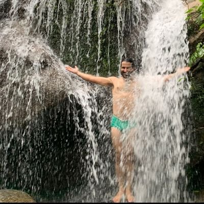Tô aqui pelo entretenimento, alegria e diversão... + Se a felicidade sorrir pra mim, corro pra dar um abração! rsss... Bjo no ❤️ de quem leu! Segue aí! 😉↗️