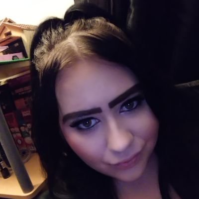 27 Mum of 3 and loving wife I post spoilers on YT and unboxing videos head over to check them out https://t.co/cwAbEKYDgh and subscribe 😊