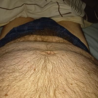 Bi white male that LOVES very very hairy men to play with