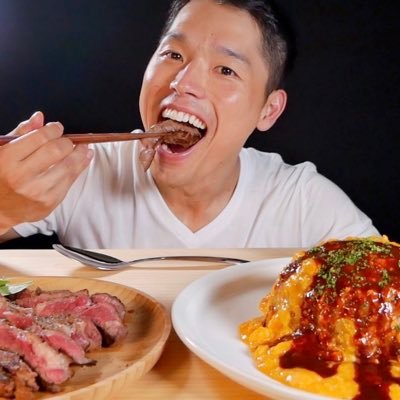 TikTokフォロワー5000万超!! 料理×ASMR×音ハメ×大食い 元パーソナルトーナー💪レシピ本「飯テロなのに、お腹が凹む究極めし バヤシの超低糖質レシピ」発売中!