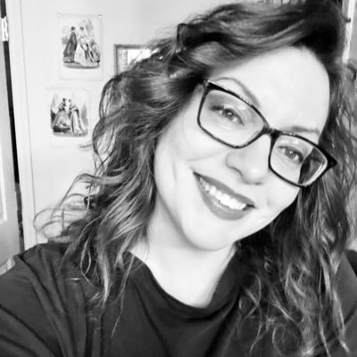 I love Star Wars. Writer, artist, one half of @heartskyberpod, and Etsy shop creator with handmade Star Wars accessories at @_sanctuarymoon. she/her 🏳️🌈