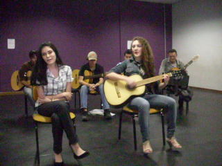 Cantoras e compositoras no início de carreira