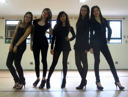 Grupo de 5 meninas de dança cover como K-Pop e J-music :) Entre em contato: bgirlspp@gmail.com