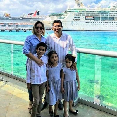 Lic. en Educacion Primaria Intercultural Bilingüe. Chetumaleño de buena madera, actualmente docente en la bella isla de Cozumel