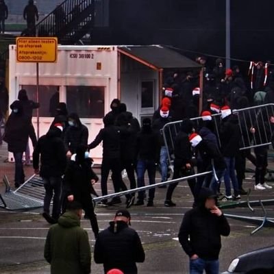 Feyenoord Rotterdam 🟤⚪️⚫️
Vak S