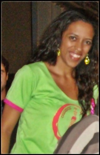 Chamego vem de chama,É sentimento de desassossego,que desiquilibra,tira do chão...É um carinho cheio de intenções e vontades,para se fazer a dois... ;-)  ;-)