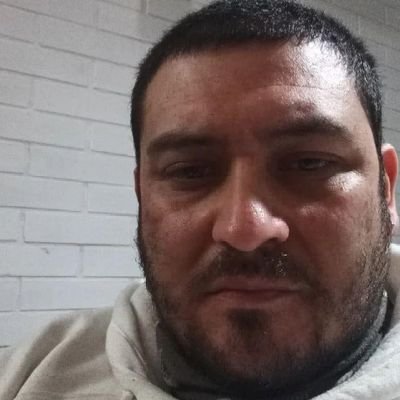 soltero de ojos verdes mido 1,85 pelo castaño soy signo leo y mi cumpleaños es el 14 de agosto