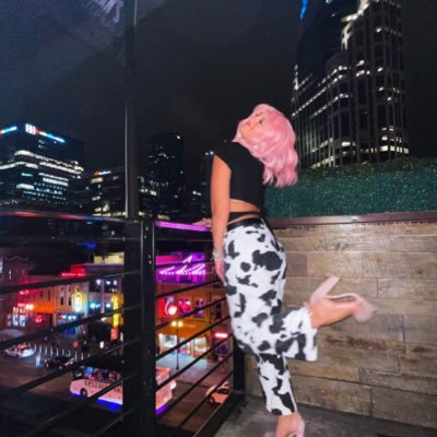 Baaylaay22's profile picture. better to be late than ugly Insta:B_Leasure_ Venmo:baileyleasure