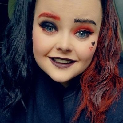 Just A Girl That Loves Make Up, Gaming & All Things Superhero 💙💛💜💚!