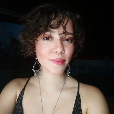 Engenheira de dados | artista aprendendo a dançar na chuva | 24/7 ouvindo música | ela/dela - she/her - bi | Opinions on my own